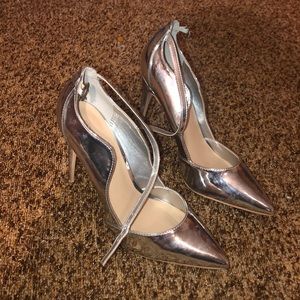Shoe dazzle silver heels